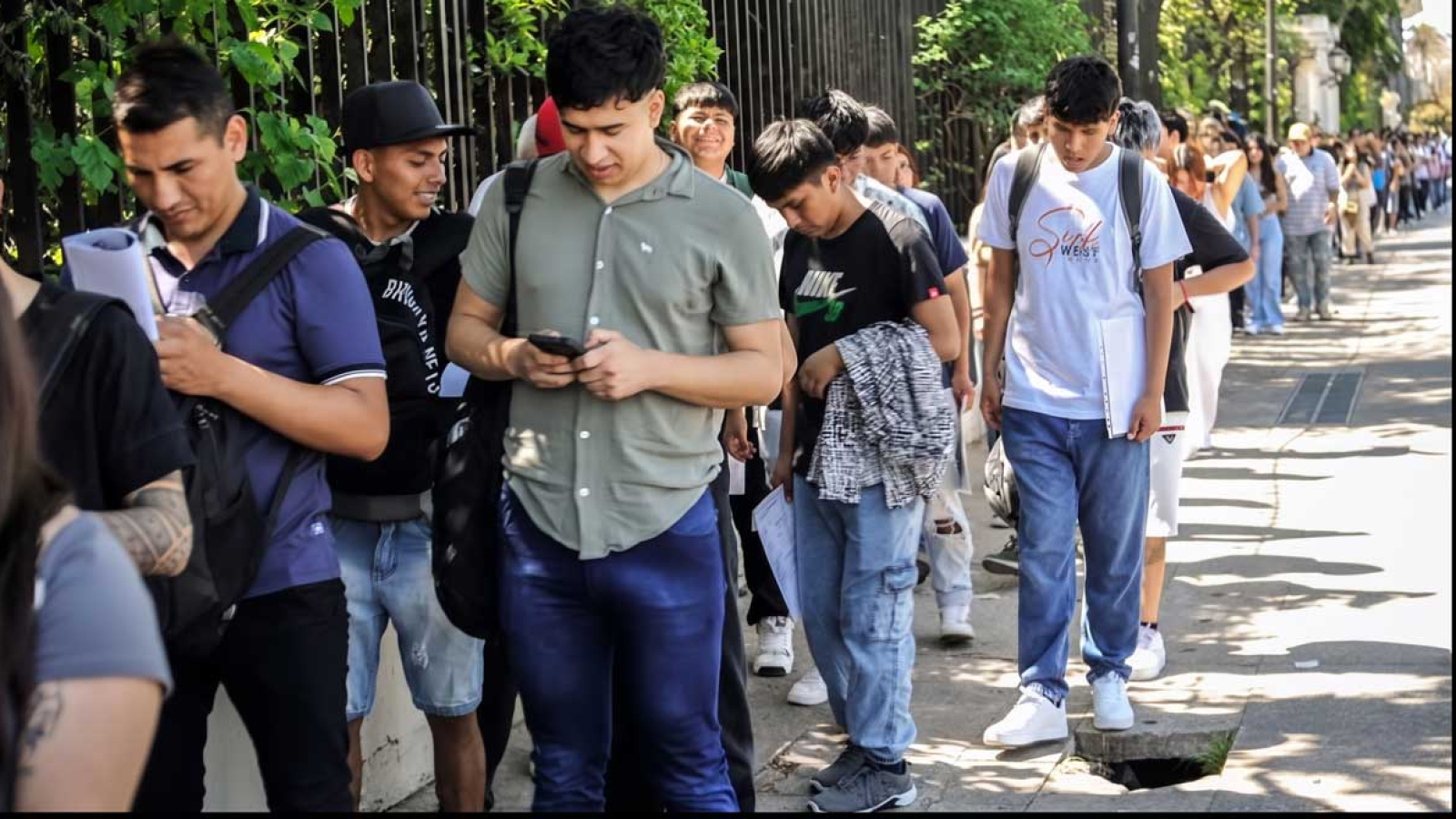 Jovenes-cola-trabajo-big