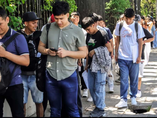 Jovenes-cola-trabajo-big